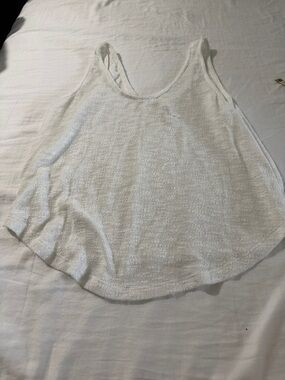 Mahina White Lightweight Scoop Neck Tank SZ: S
